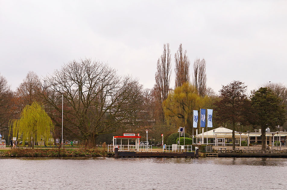 Der ATG-Anleger Fährdamm an der Hamburger Aussenalster