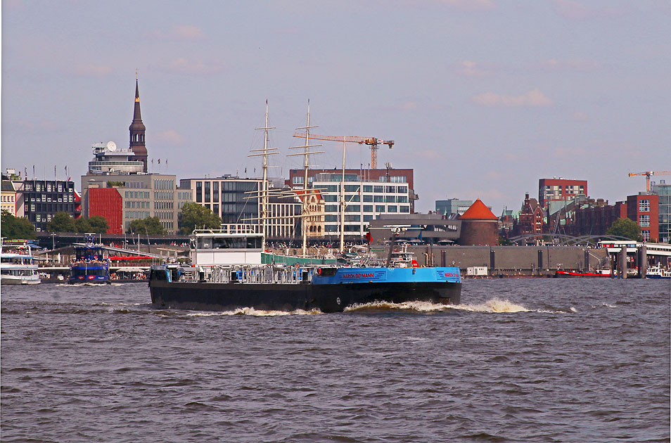 Das Tankschiff Marion Deymann der Reederei Deymann