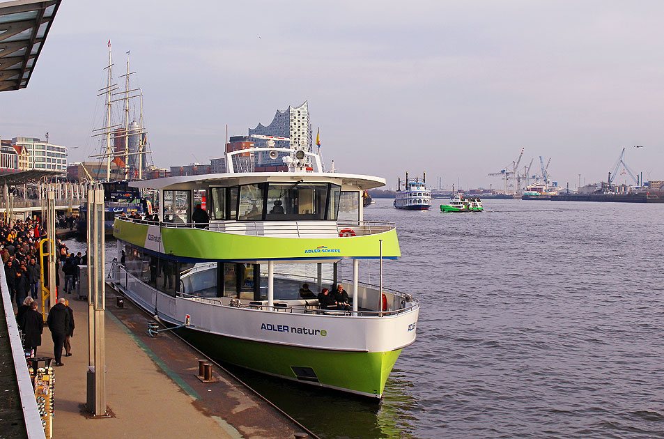 Die Adler Nature in Hamburg an den St. Pauli Landungsbrücken