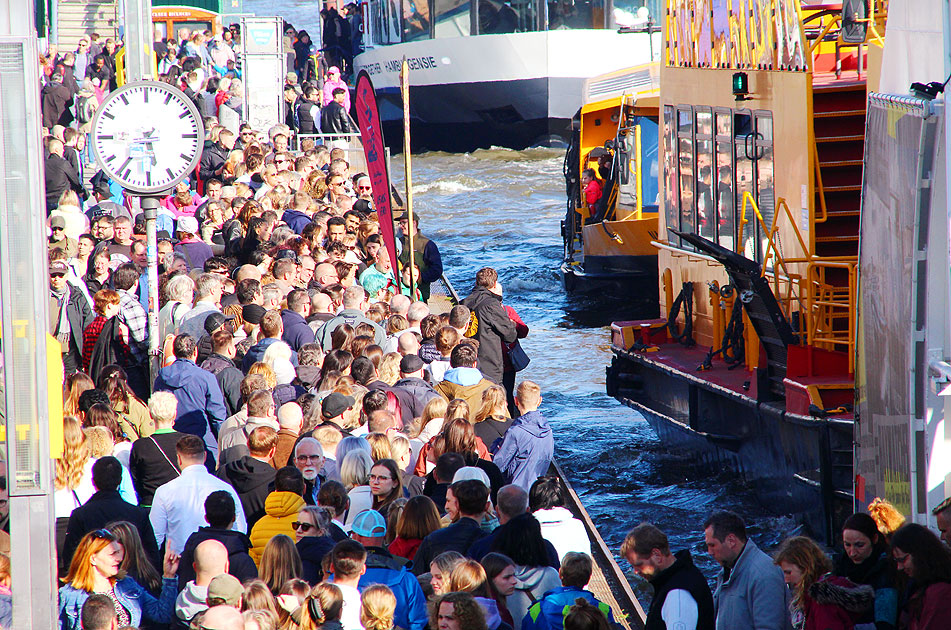 Hamburg St. Pauli Landungsbrücken