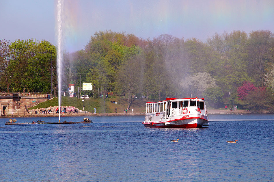 Der Alsterdampfer Susebek auf der Hamburger Binnenalster