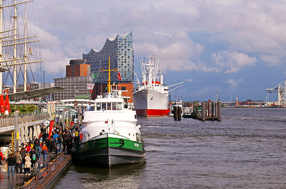 Die HADAG Kirchdorf an den Landungsbrücken