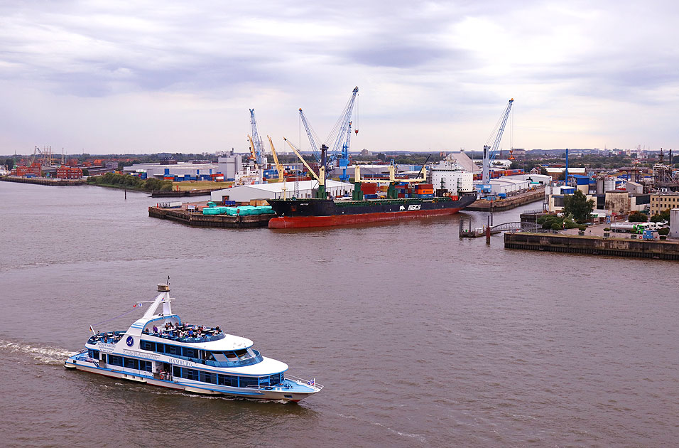 Das Abicht Schiff Hamburg auf der Norderelbe