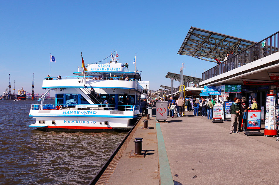 Das Abicht-Schiff Hanse Star an den St. Pauli Landungsbr&uuml;cken in Hamburg