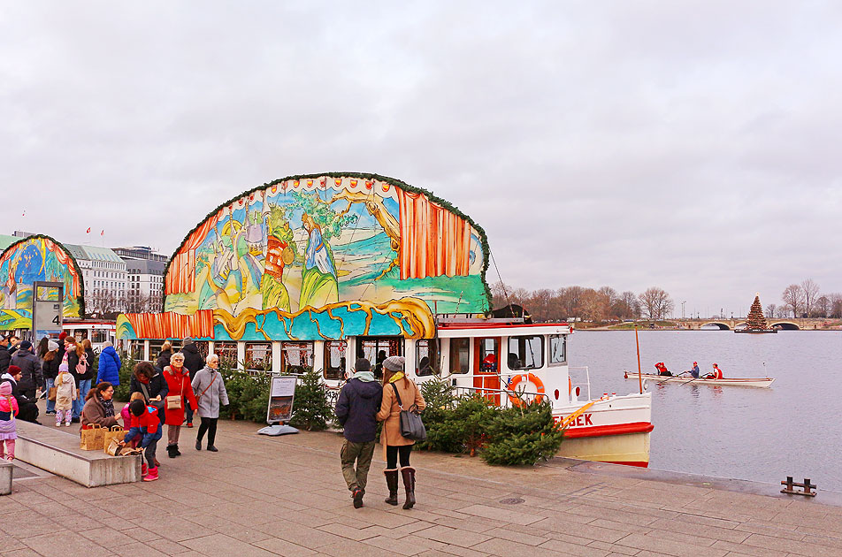 Ein Alsterdampfer M&auml;rchenschiff am Jungfernstieg in Hamburg