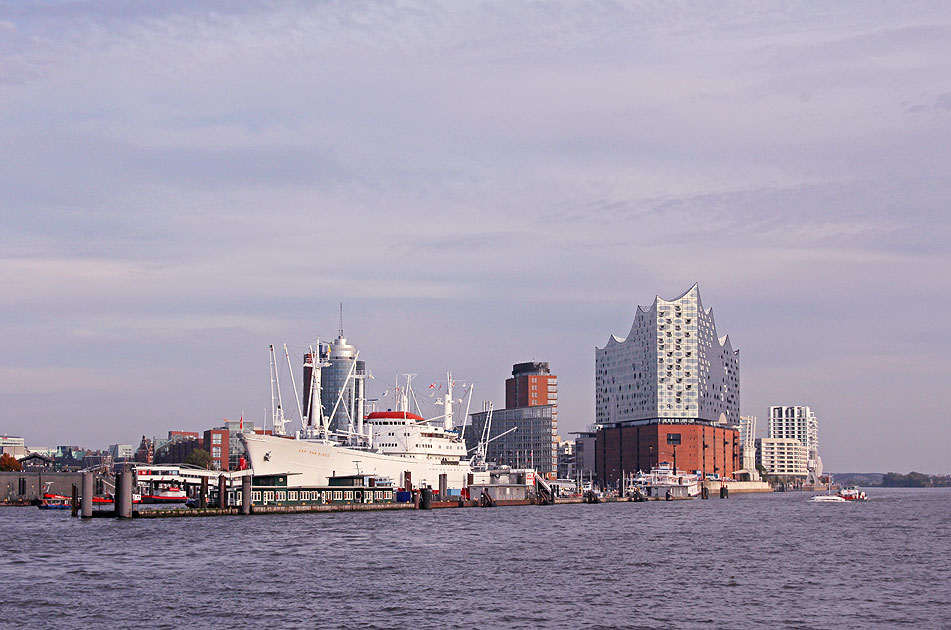 Die  Cap San Diego in Hamburg