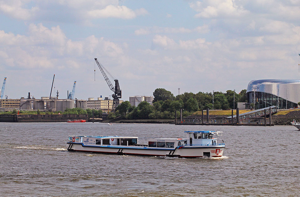 Das Abicht Schiff Klein Heini in Hamburg auf der Elbe