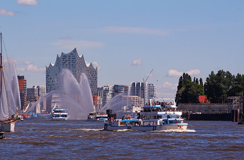 Das Schiff Klein Fritzchen von Abicht auf der Elbe