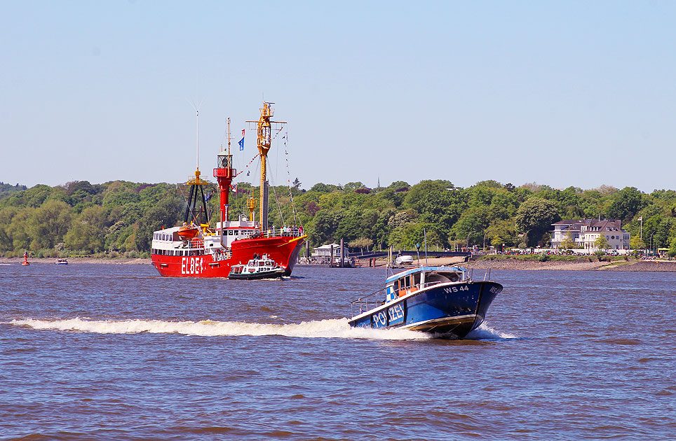 Das Feuerschiff Elbe 1 beim Hamburger Hafengeburtstag