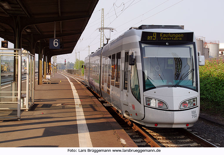 Regiotram Kassel der RBK im Bahnhof Wabern