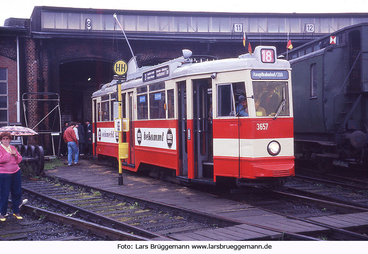 Auch das war Elektromobilät in Hamburg: Straßenbahn Hamburg - der Hamburger Hochbahn - Museumswagen im Bahnbetriebswerk Hamburg-Wilhelmsburg