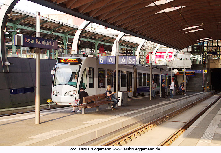 Regiotram in Kassel Hbf - ein Citadis von Alstom