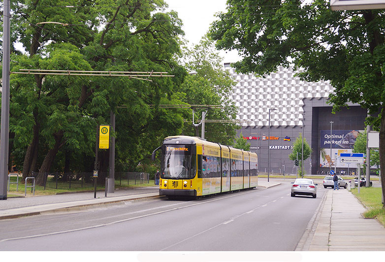 Die Haltestelle und Kehrschleife Webergasse in Dresden