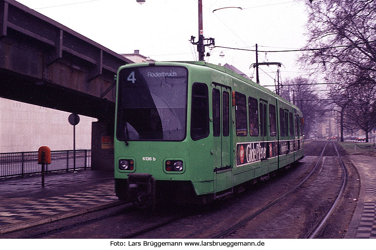 Die Straßenbahn in Hannover an der Haltestelle Aegidentorplatz