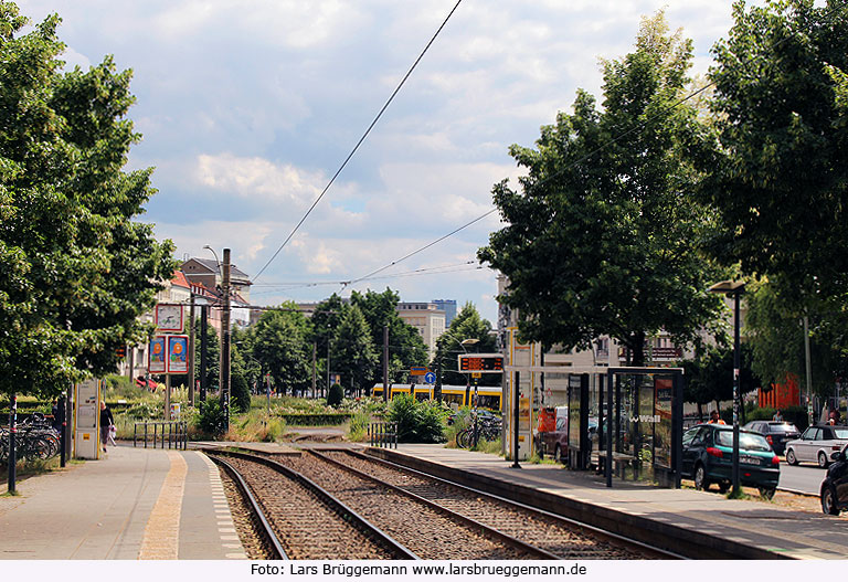 Die Haltestelle Bersarinplatz der Straßenbahn in Berlin