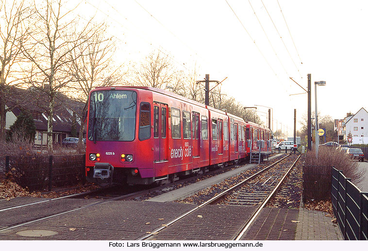 Die Straßenbahn in Hannover an der Endhaltestelle Ahlem