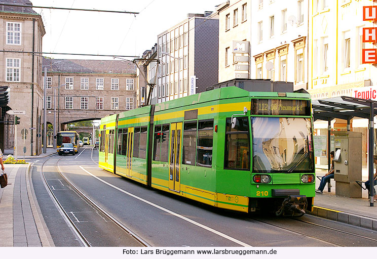 Straßenbahn Oberhausen - Haltestelle Mülheim Stadtmitte - ein DUEWAG NF6D