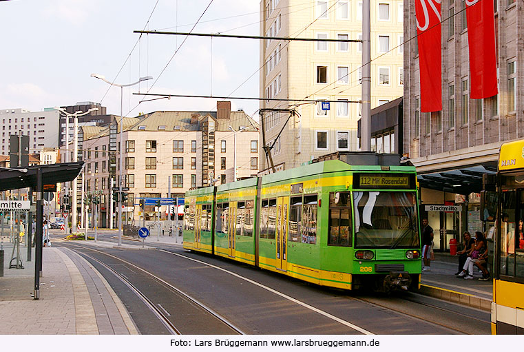 Straßenbahn Oberhausen - Haltestelle Mülheim Stadtmitte - ein DUEWAG NF6D