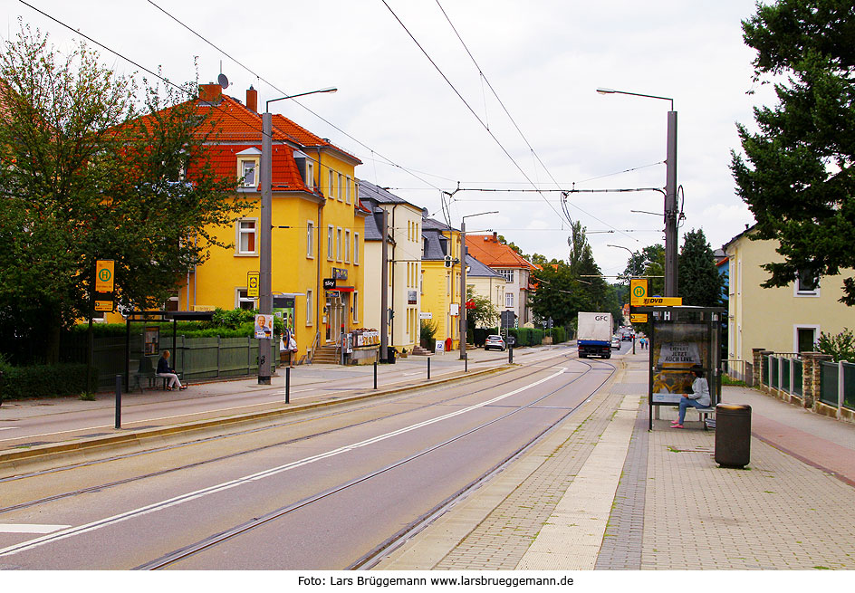 Die Haltestelle Karl-Marx-Straße der Straßenbahn in Dresden