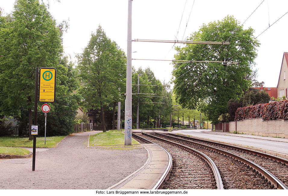 Die Haltestelle Heinrich-Tessenow-Weg der Straßenbahn in Dresden