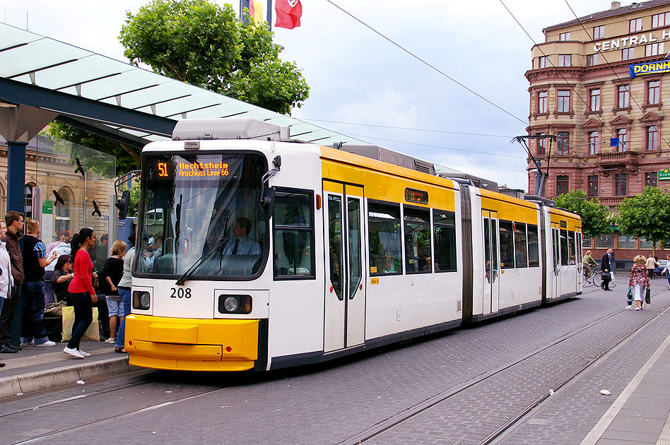 Mit Elektromobilität durch Mainz: Die Straßenbahn am Hauptbahnhof