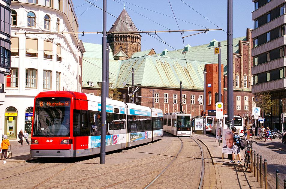 Die Straßenbahn in Bremen an der Haltestelle Domsheide