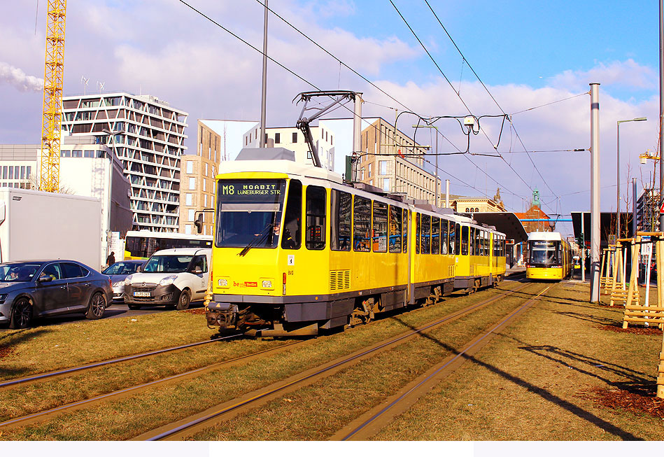 Tatra Strassenbahn am Hauptbahnhof in Berlin