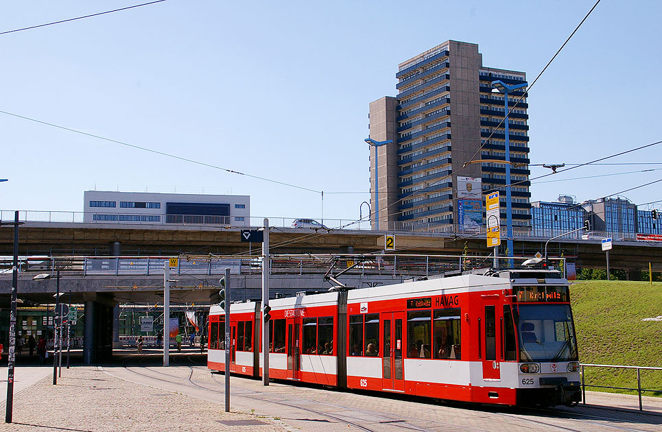 Mit Elektromobilät durch Halle: Die Straßenbahn in Halle von der HAVAG