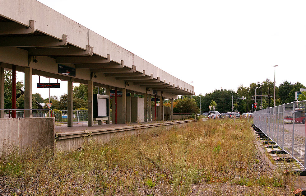 Die Endhaltestelle Lahe der Straßenbahn / Stadtbahn Üstra in Hannover