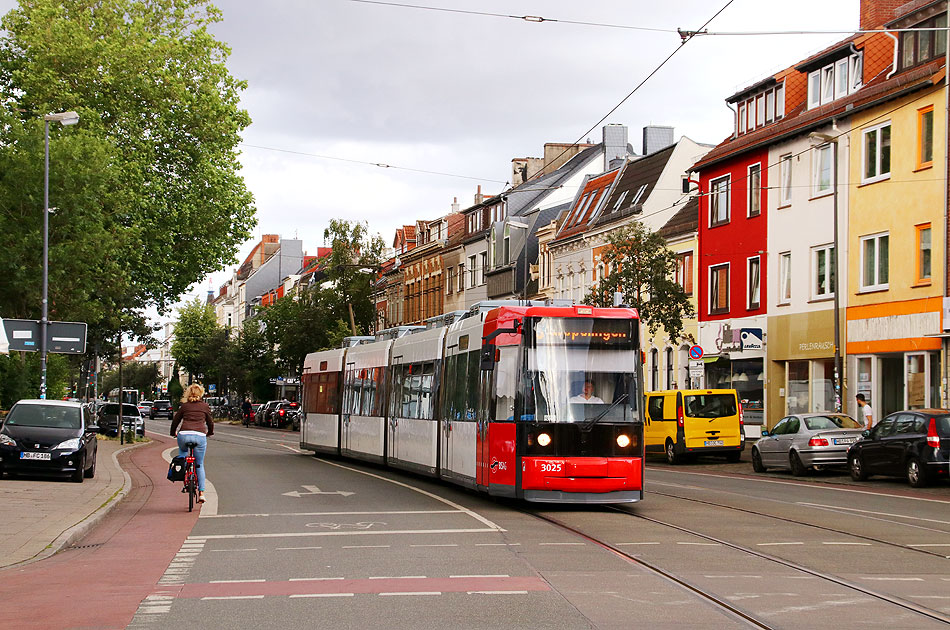 Die Straßenbahn in Bremen an der Haltestelle St.-Jürgen-Straße