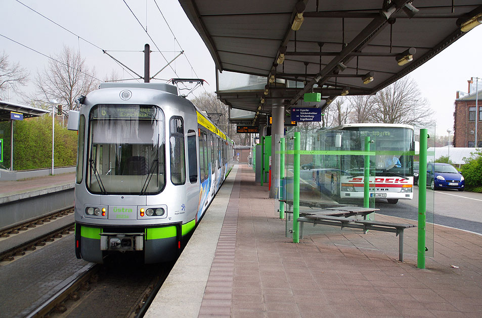 Die Haltestelle Nordhafen der Straßenbahn / Stadtbahn in Hannover