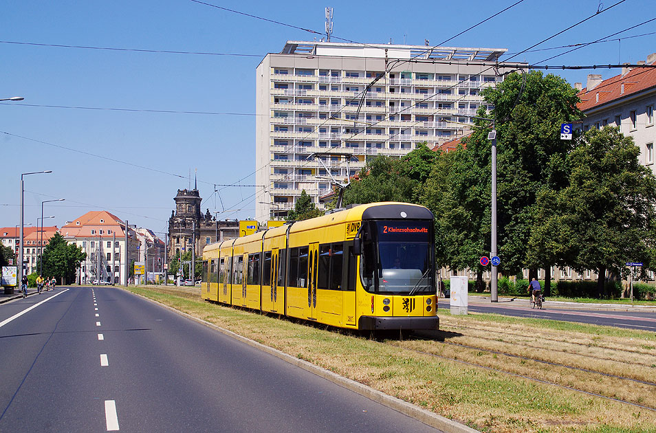 Die Straßenbahn in Dresden zwischen Pirnaischer Platz und Hygiene-Museum