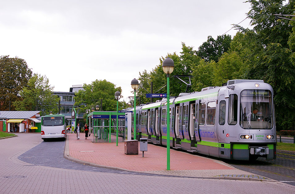 Die Straßenbahn Stadtbahn Haltestelle in Sarstedt bei