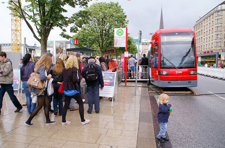 Das wäre innovative Elektromobilät für Hamburg gewesen: Die Straßenbahn in Hamburg auf dem Jungfernstieg