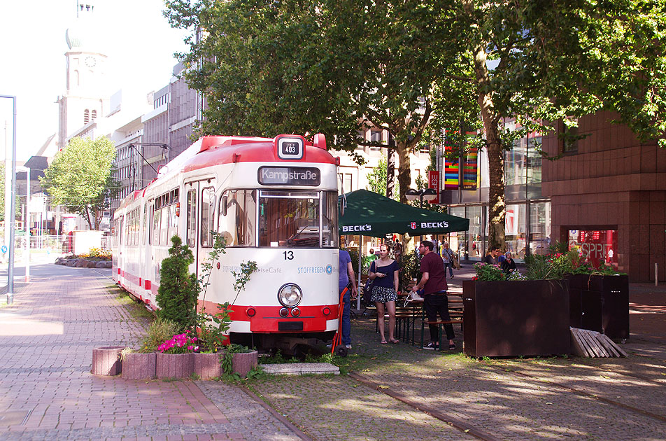 Die Straßenbahn in Dortmund an der Haltestelle Reinoldikirche