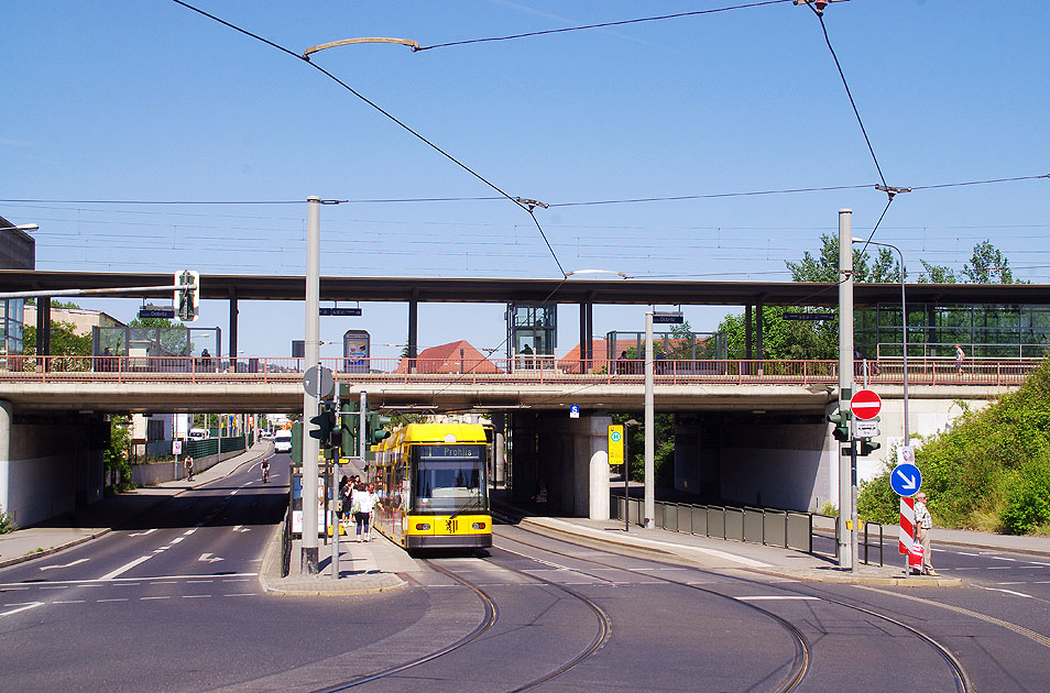 Die Straßenbahn in Dresden - Haltestelle S-Bahn Haltepunkt Dobritz