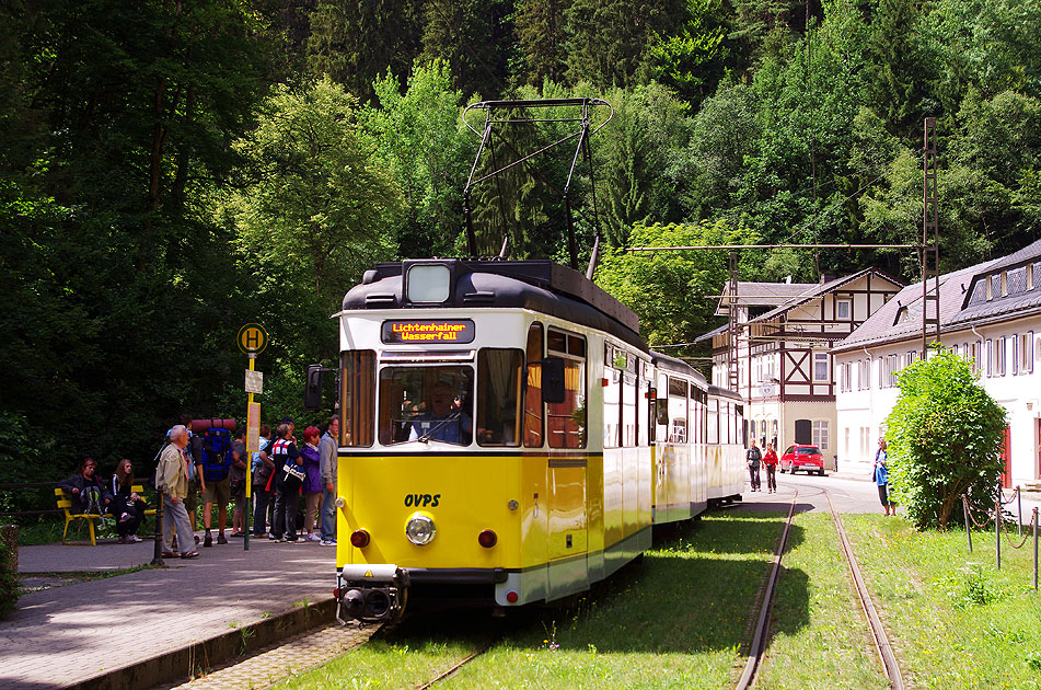 Die Kirnitzschtalbahn am Lichtenhainer Wasserfall