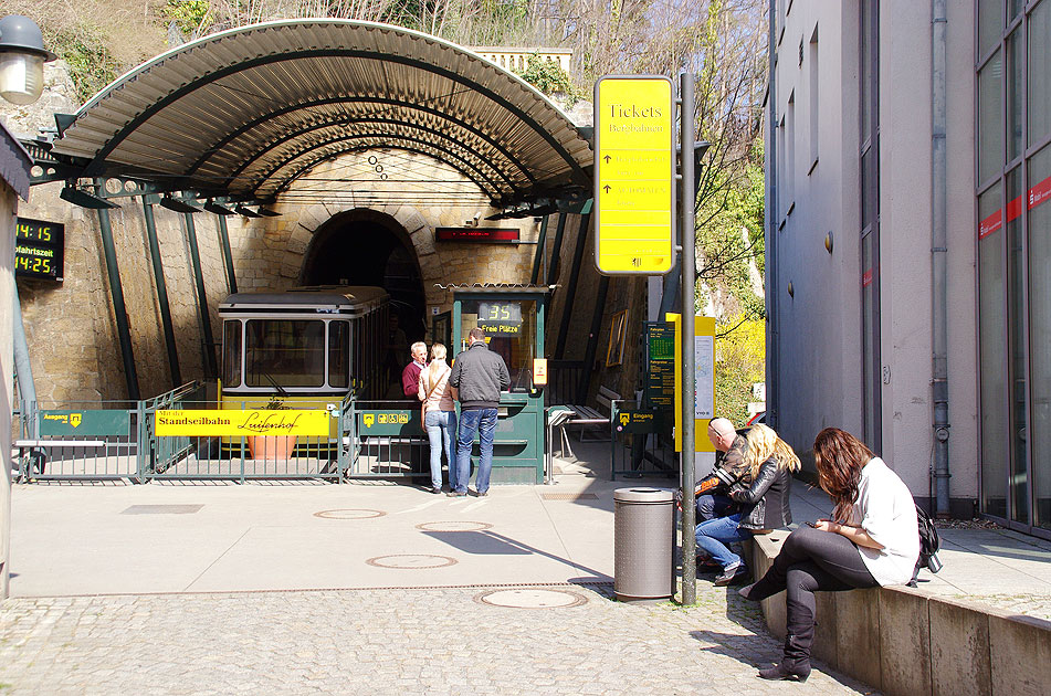 Die Standseilbahn in Dresden am Körnerplatz