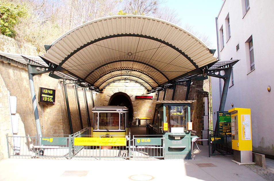 Die Standseilbahn in Dresden am Körnerplatz