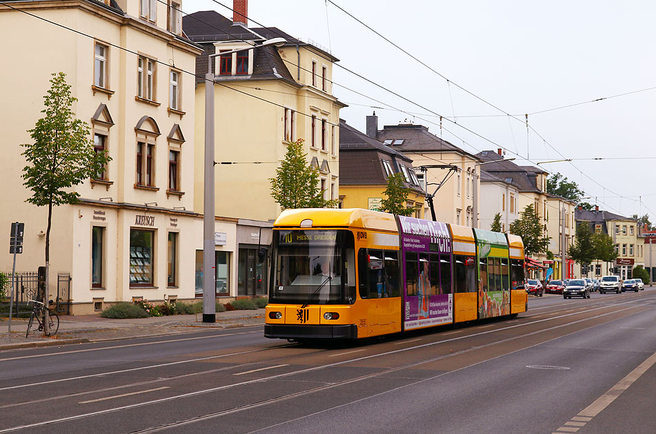 Die Straßenbahn in Dresden zwischen den Haltestellen Altenberger Straße und Gottleubaer Strae