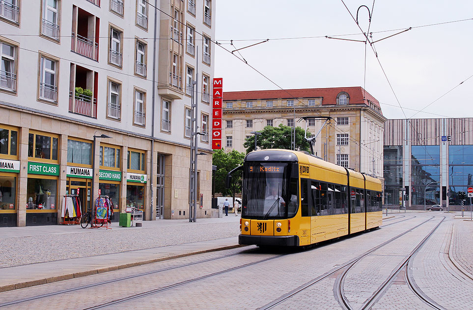 Die Haltestelle und Kehrschleife Webergasse in Dresden