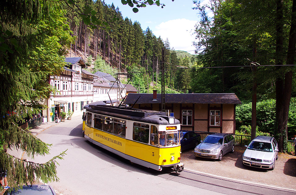 Die Kirnitzschtalbahn in Sachsen am Lichtenhainer Wasserfall