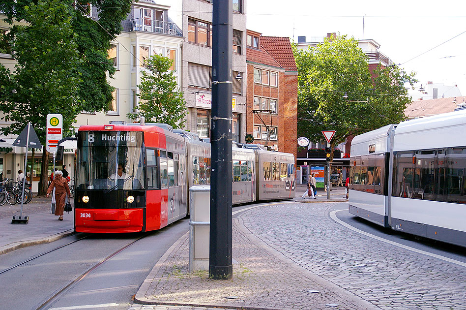 Die Straßenbahn in Bremen an der Haltestelle Schlüsselkorb