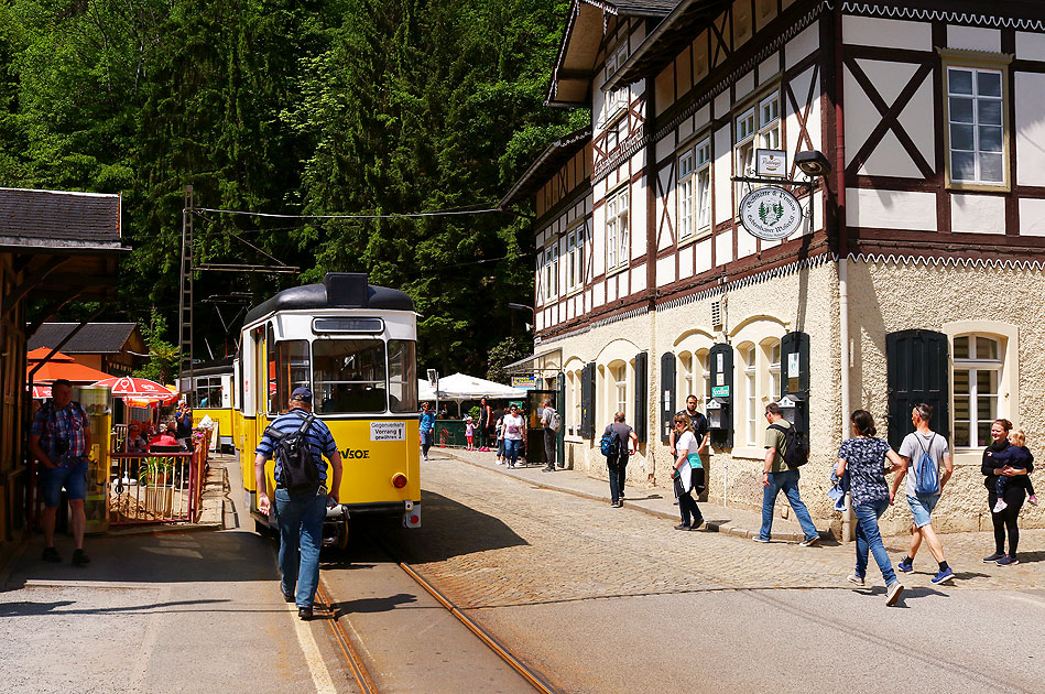 Der Lichtenhainer Wasserfall mit der Kirnitzschtalbahn