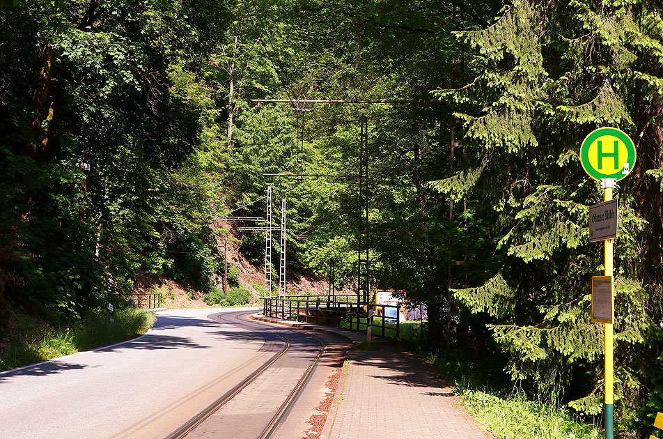 Die Haltestelle Ostrauer Mühle der Kirnitzschtalbahn in Blickrichtung Lichtenhainer Wasserfall