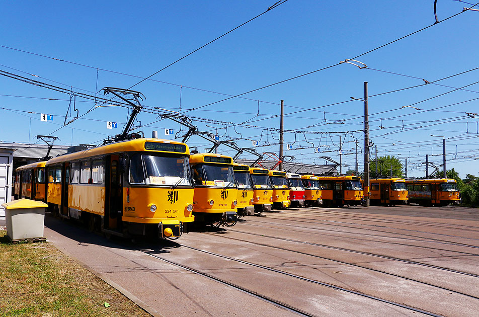 Tatra Abschied in Dresden - Fotoparade im Betriebshof Trachenberge