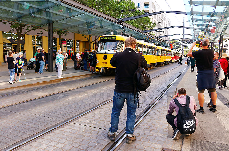 Tatra Abschied in Dresden an der Haltestelle Postplatz