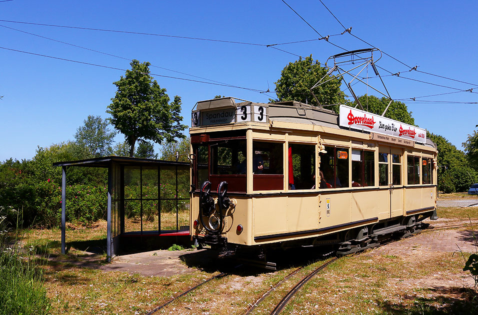 Eine Berliner Straßenbahn vom Typ TM36 am Schönberger Strand beim VVM