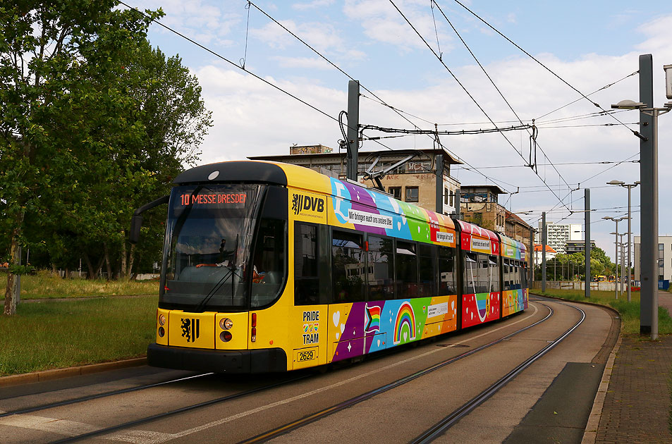 Die Pride-Tram - Stolz-Straßenbahn in Dresden