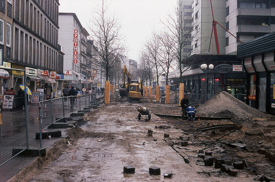 Straßenbahngleise in der Straße Große Bergstraße in Hamburg-Altona